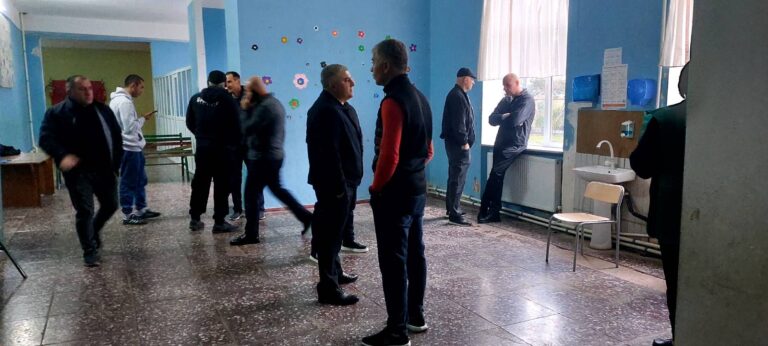“ქარელის მერი საარჩევნო უბანზე 20 მდე პირთან ერთად შევიდა”